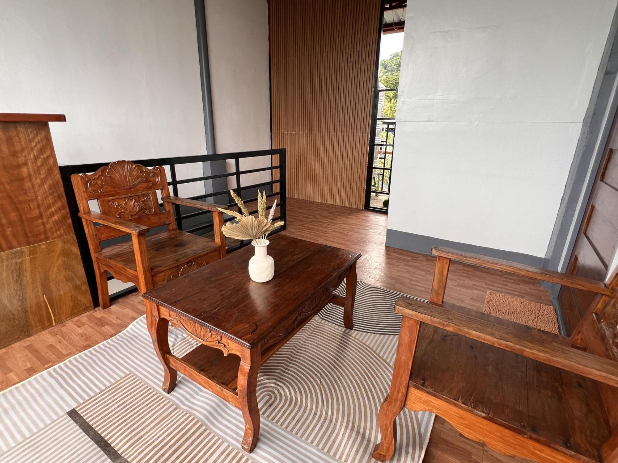 Eighty8 Tourist Inn Coron Exterior foto